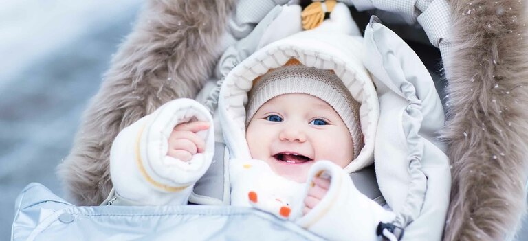 Scopriamo se e quando è il caso di allarmarsi per le mani fredde nel neonato