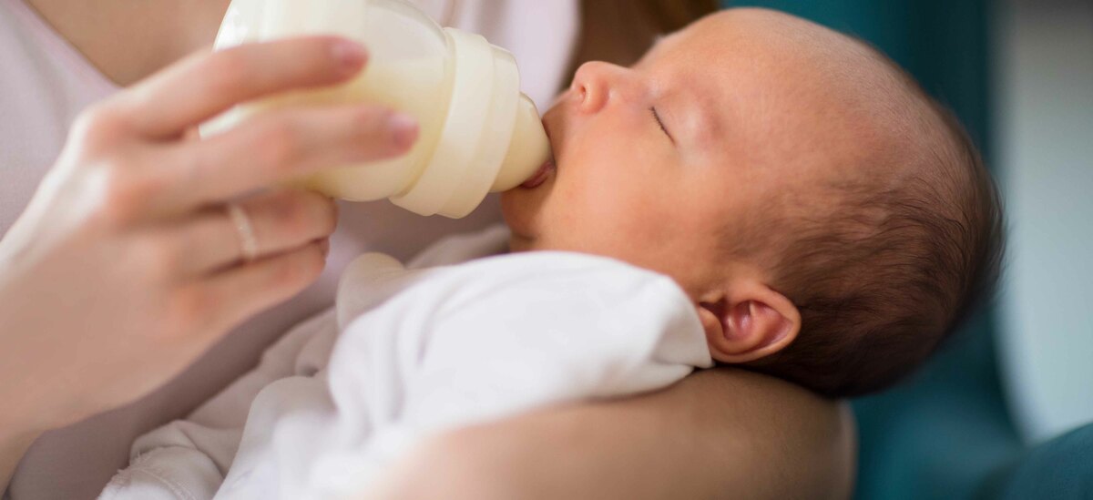Scopriamo quando e se allarmarsi se il neonato presenta cacca verde