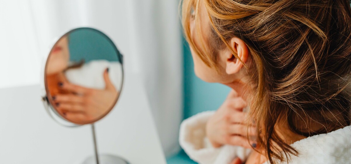 Peli sul seno: le cause e rimedi