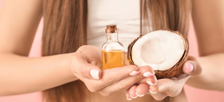 Scopriamo i benefici dell'olio di cocco per i capelli
