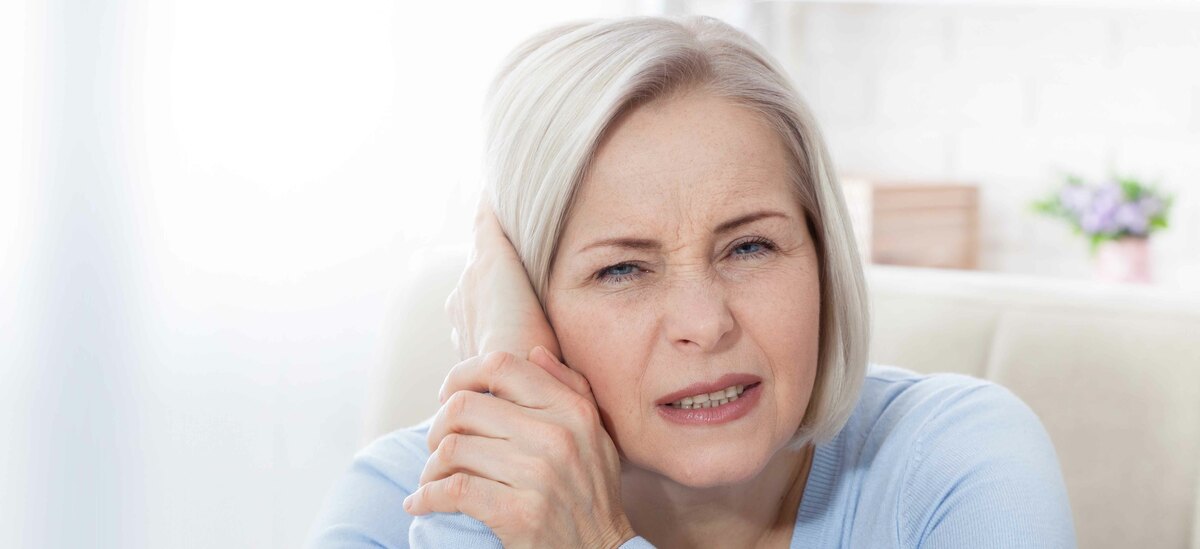 Scopriamo cosa fare e cosa no per i brufoli nelle orecchie