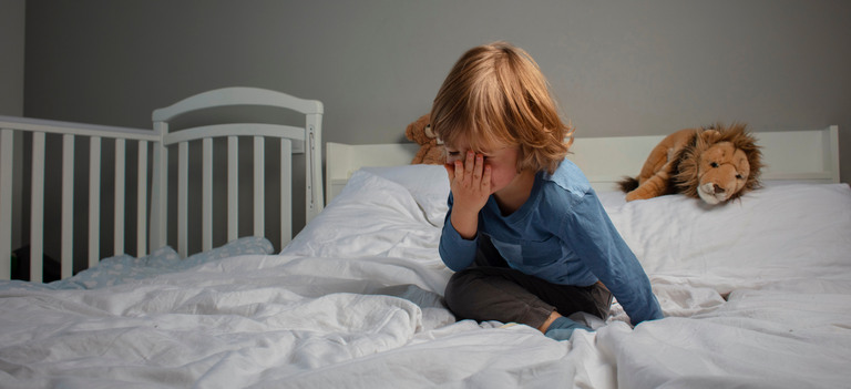 Bambini che non dormono: le cause e cosa fare