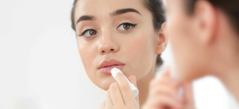 Ecco cosa sono qui puntini bianchi che compaiono sulle labbra