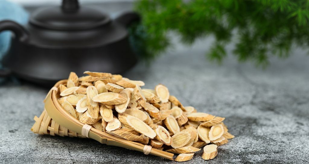 Astragalo: cos'è, proprietà, contorindicazioni