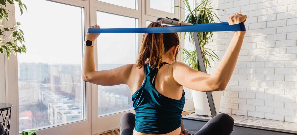 Ecco una lista di esercizi con elastici