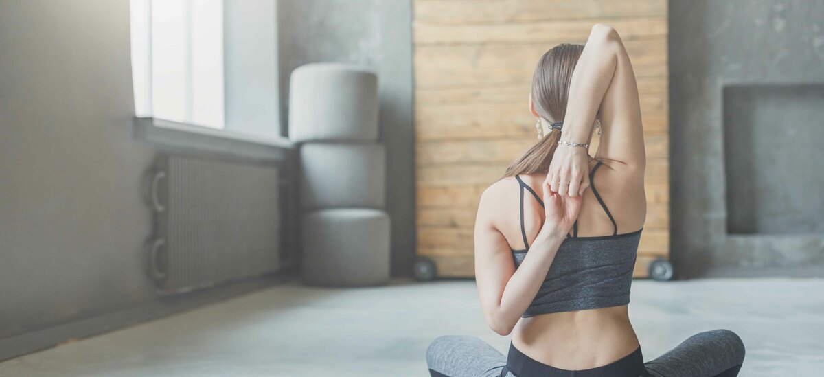 Ecco una lista di esercizi per lo stretching alla schiena