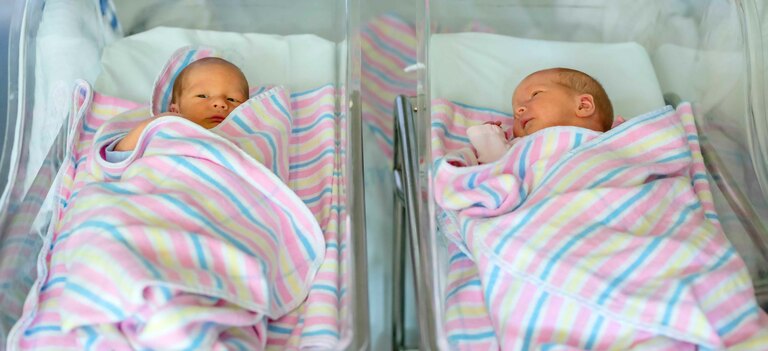 Scopriamo in cosa consiste il parto gemellare