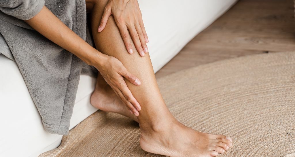 Pelle secca sulle gambe: le cause e i rimedi