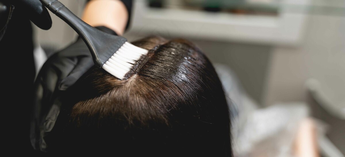 Come togliere la tinta dalla pelle senza causare irritazione e arrossamenti