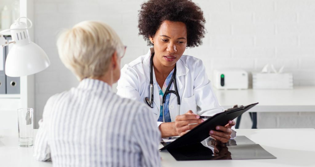 paziente parla con dottoressa