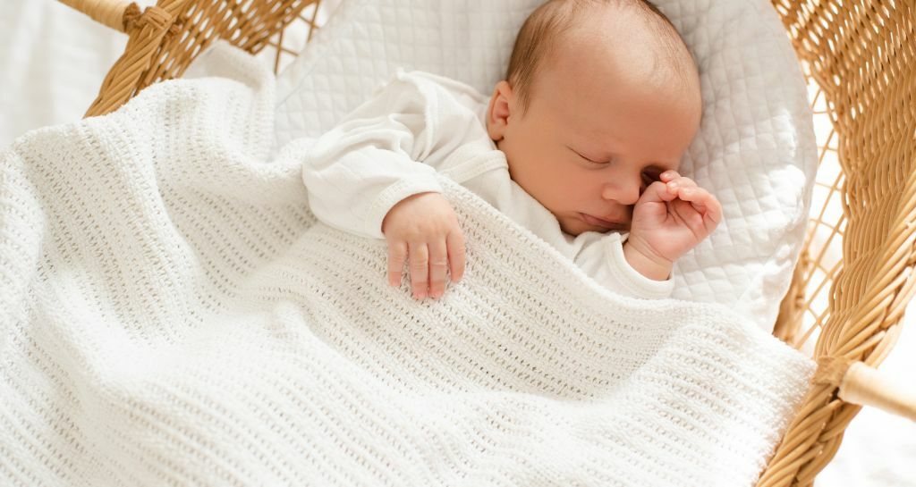 neonato che dorme