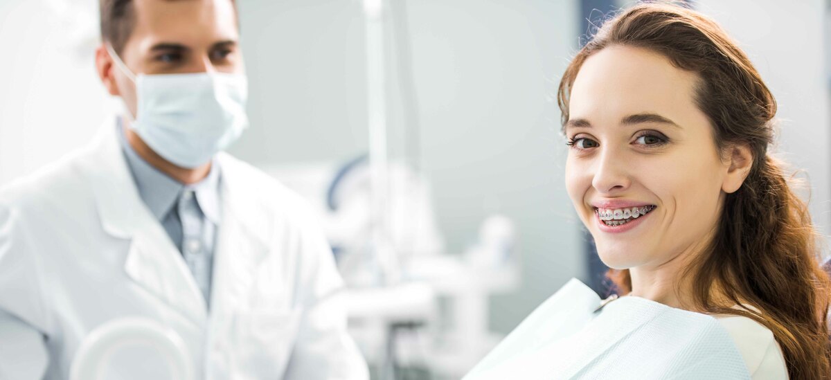 Scopriamo in cosa consiste l'apparecchio denti esterno