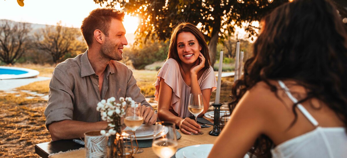 Scopriamo cos'è e come gestire una coppia aperta