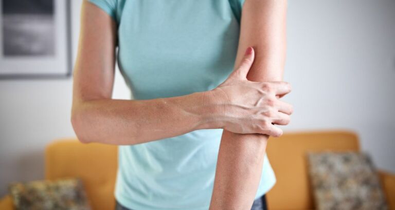 Macchie rosse sulla pelle senza prurito: cosa fare?