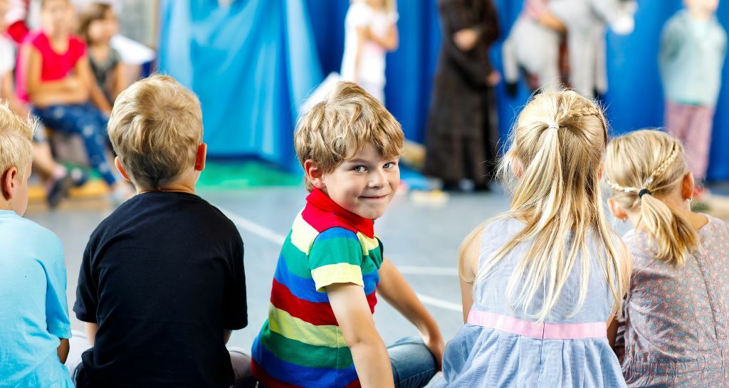 recita teatrale di bambini