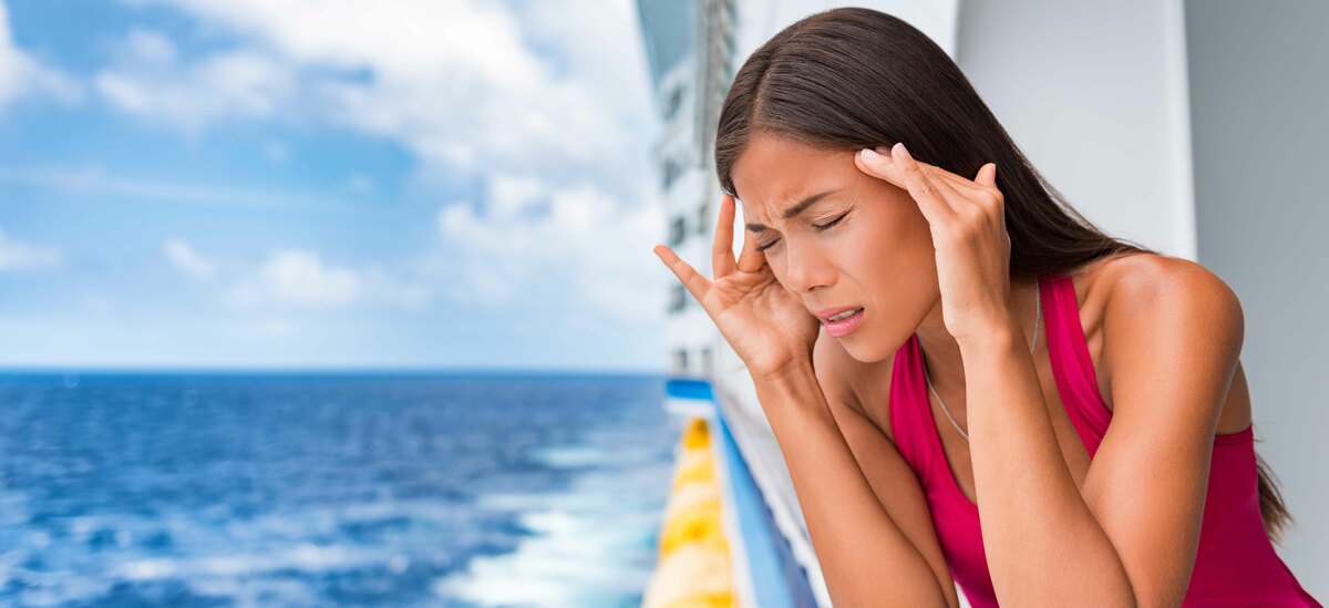 Ragazza soffre il mal di mare