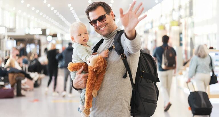 Si può viaggiare con un neonato in aereo? Scoprilo qui