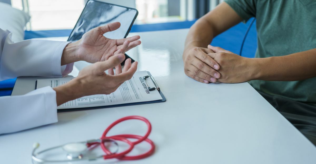 medico parla con paziente