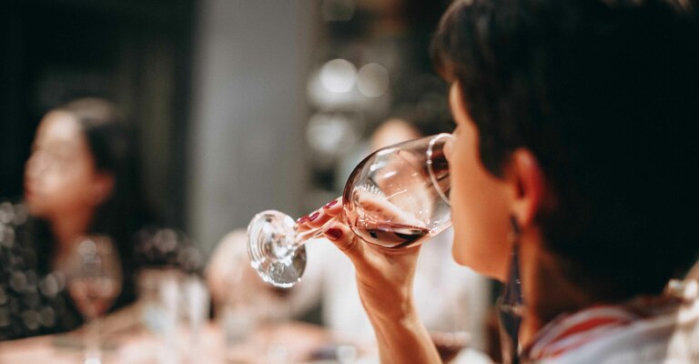 Si può bere il vino durante l'allattamento?