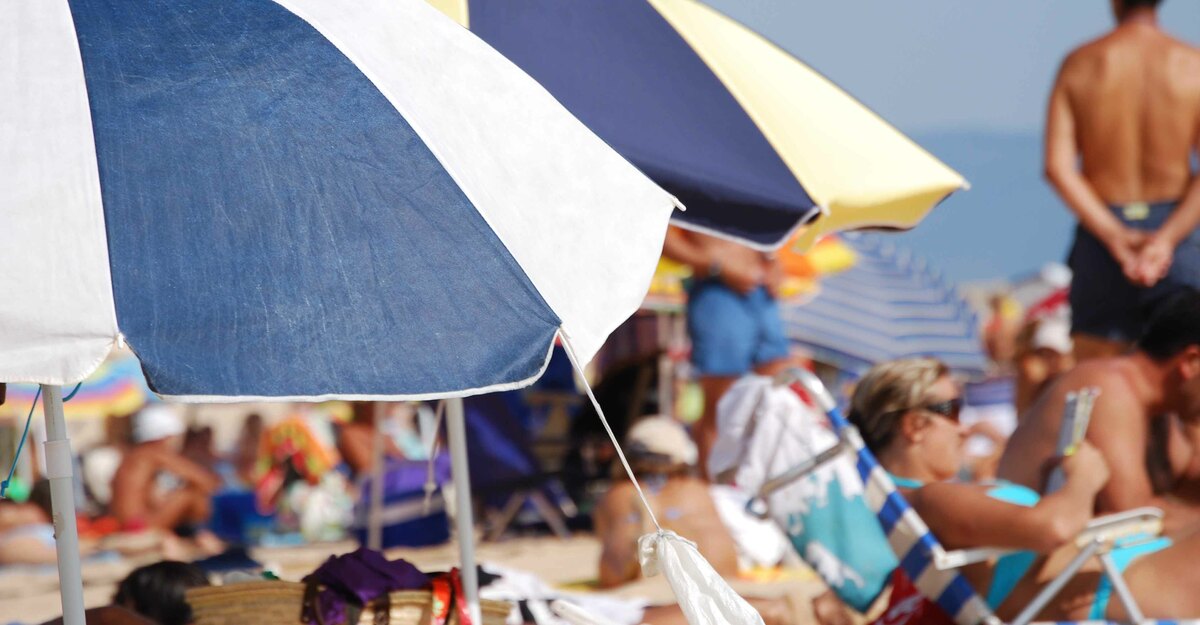 Persone al mare a ferragosto