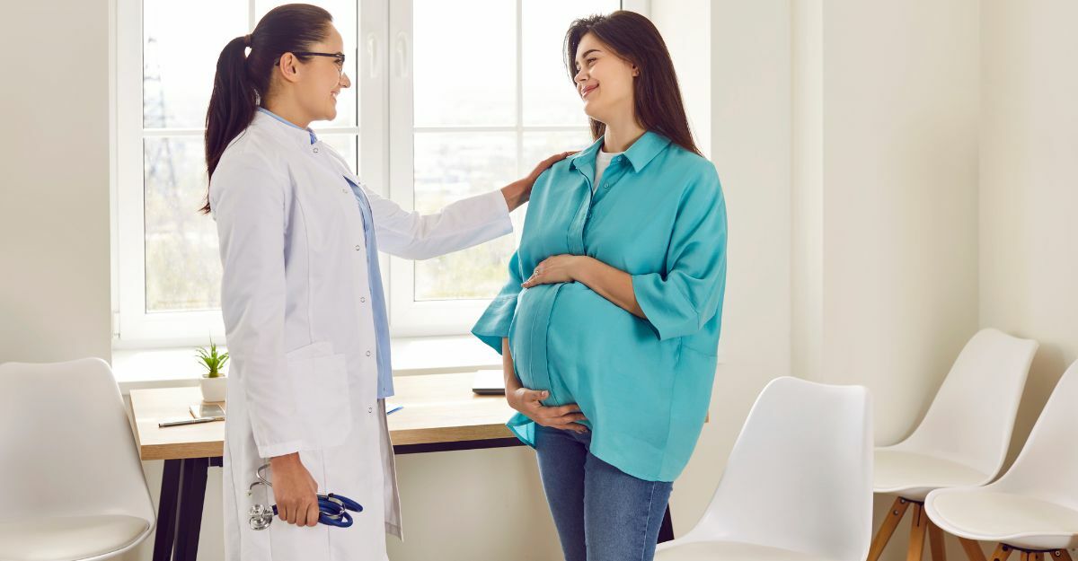 donna incinta parla con dottoressa