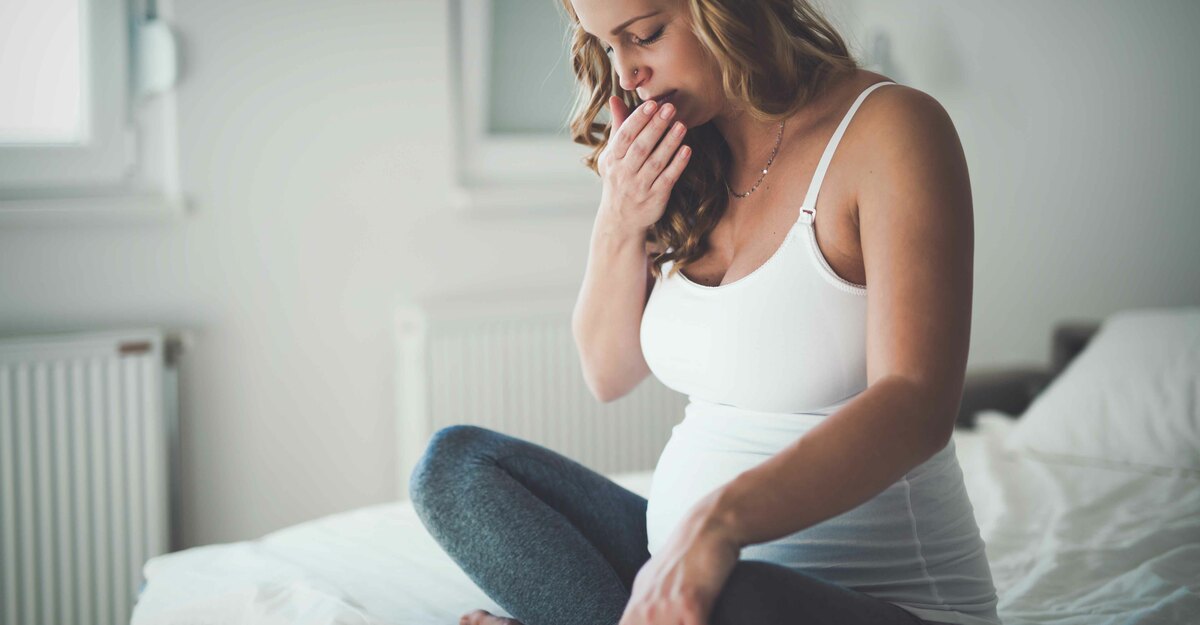 Donna incinta con nausea