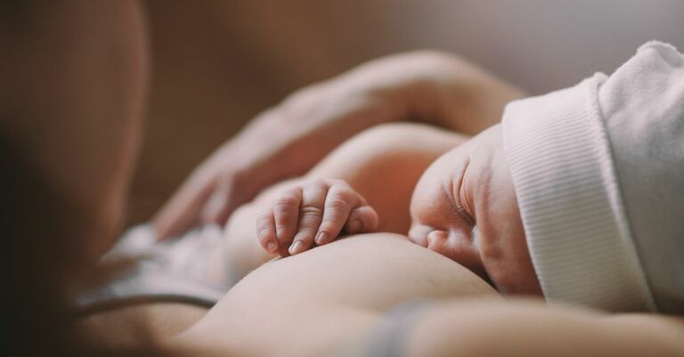 quanto-latte-deve-bere-un-neonato