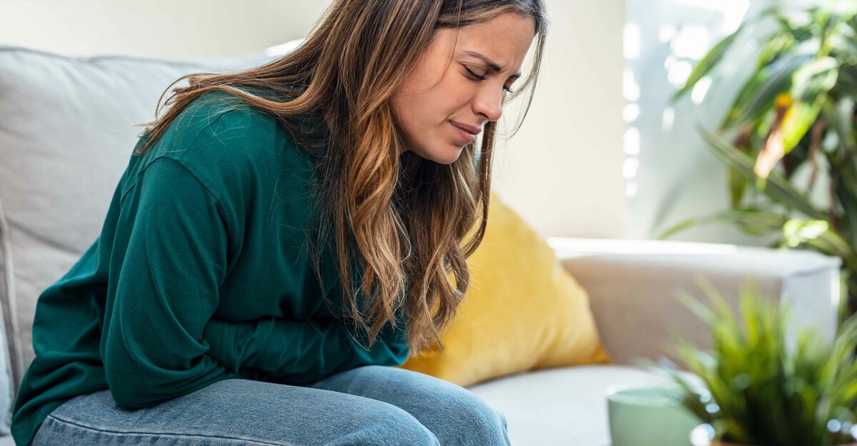 Donna incinta con mal di pancia