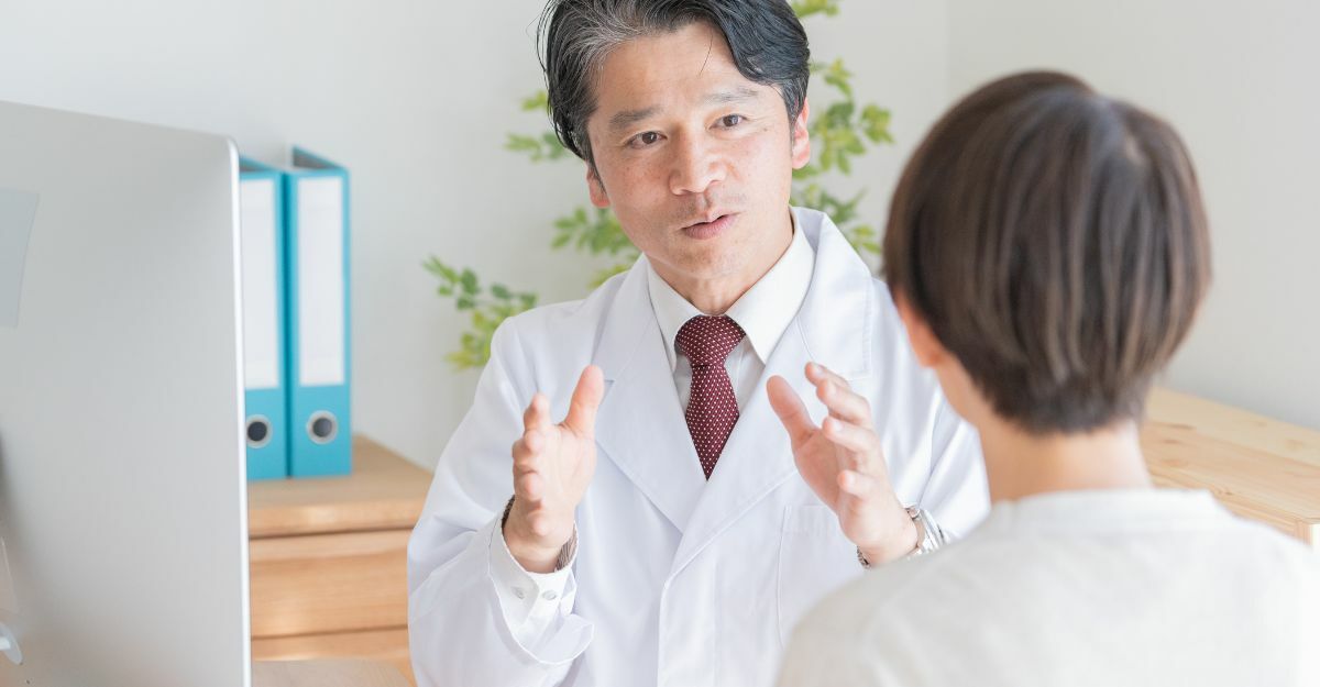 una persona parla con un dottore