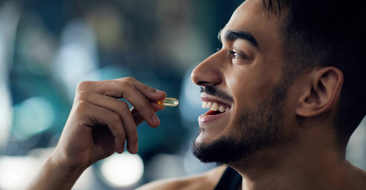 Uomo assume pillola di omega 3