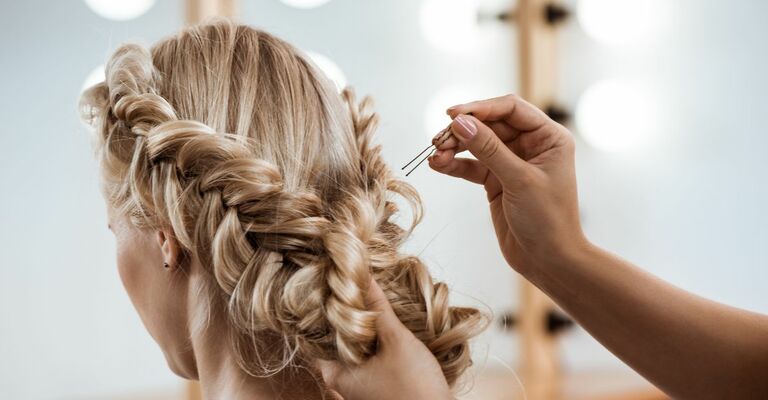 scopri tutte le acconciature semiraccolte per capelli medi e lunghi