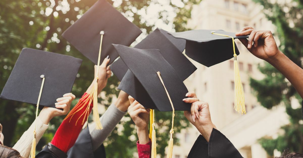 scopri gli auguri più belli per la laurea con frasi speciali
