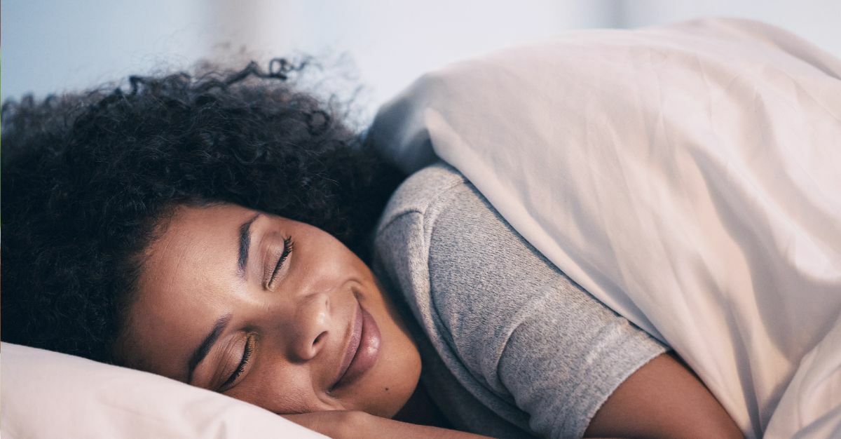 donna nel letto che dorme