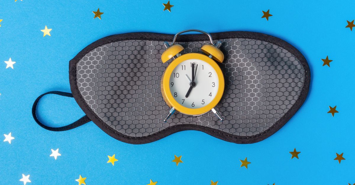 mascherina-per-dormire-con-sveglia-sfondo-azzurro