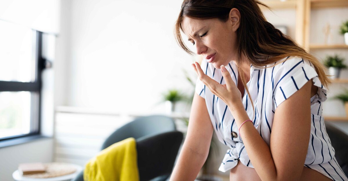Donna incinta con nausea