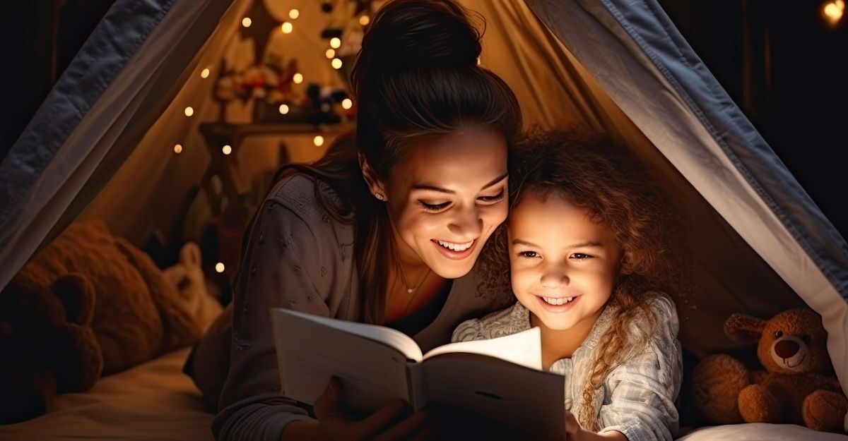 mamma e bambina che leggono un libro