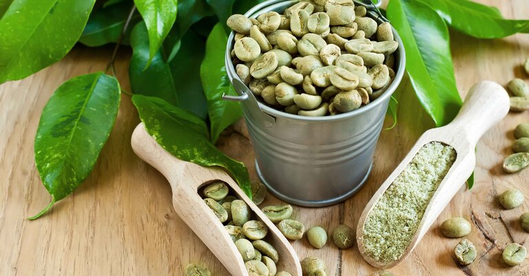 Scatola contenente chicchi di caffè verde