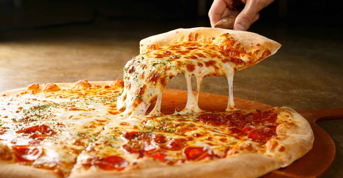 Una pizza tagliata
