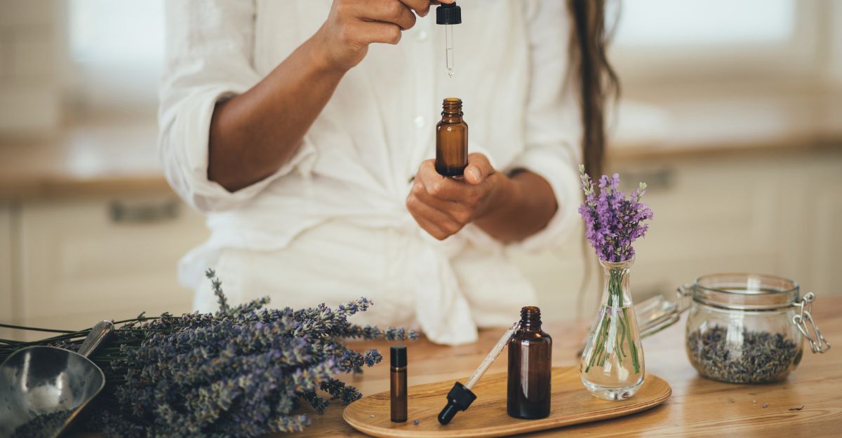 ragazza usa olio essenziale lavanda