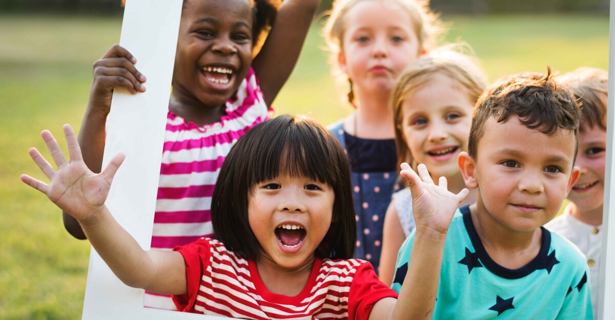 Dei bambini che giocano