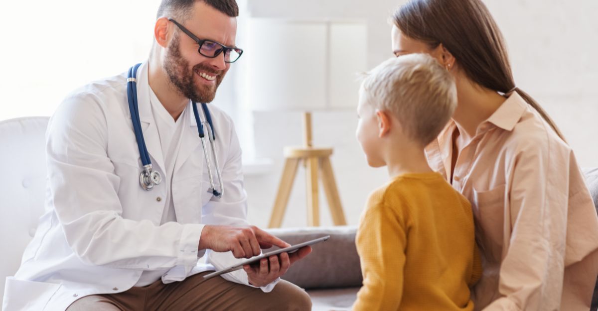 bimbo dal pediatra con la mamma