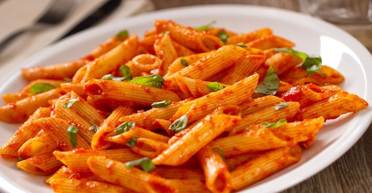 Piatto di pasta al pomodoro