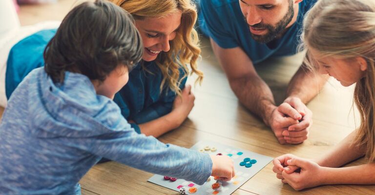 Una famiglia che gioca