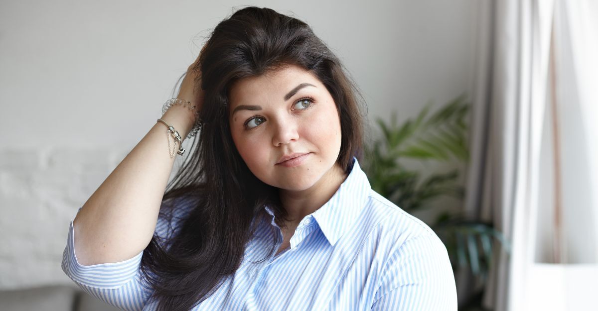 ragazza con il viso tondo