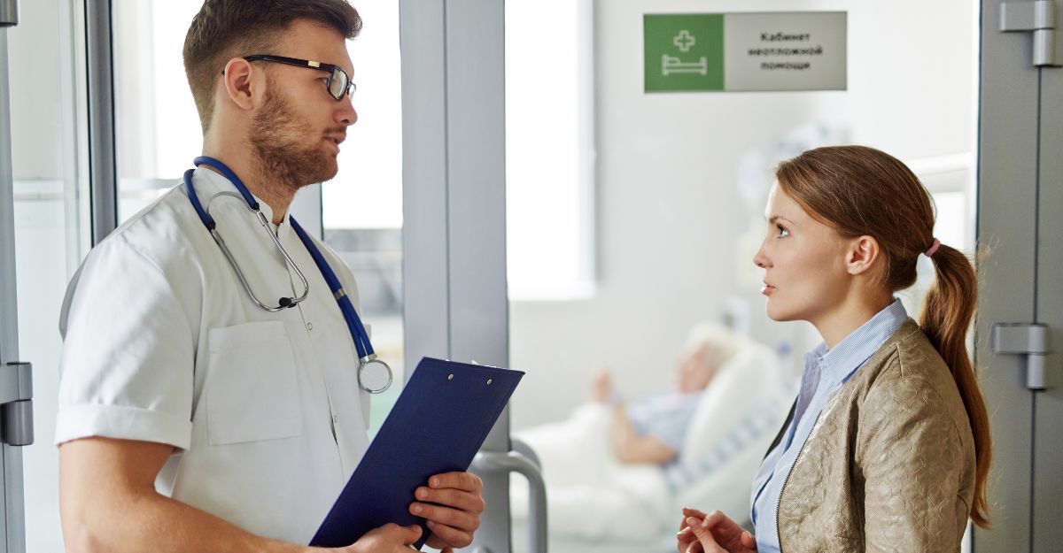 Il medico parla con la paziente