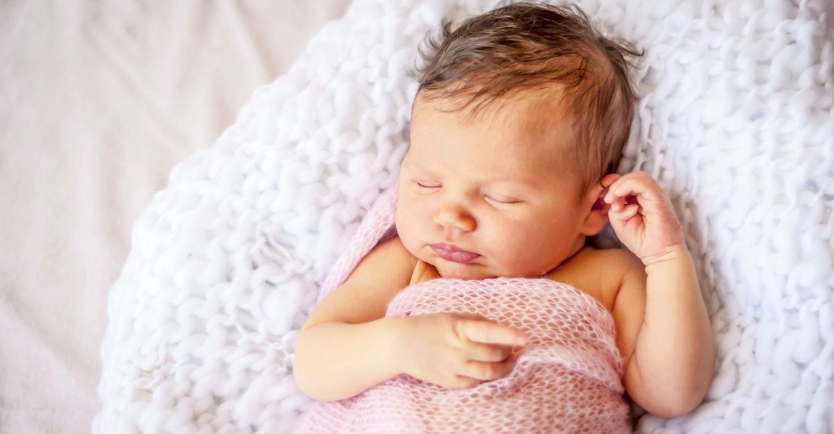 bimba appena nata dorme