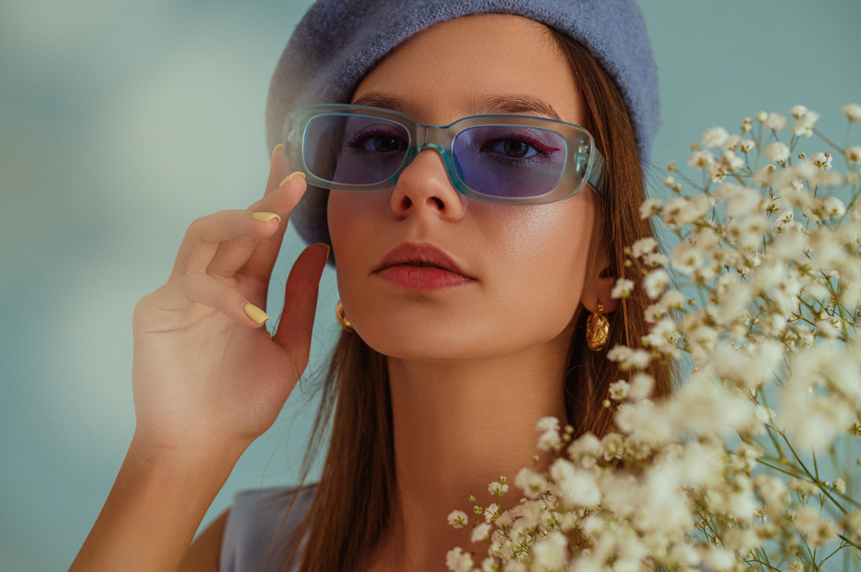 Una ragazza con viso quadrato
