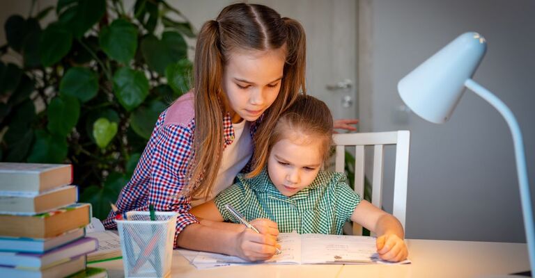 Due sorelle: primogenita e secondogenita