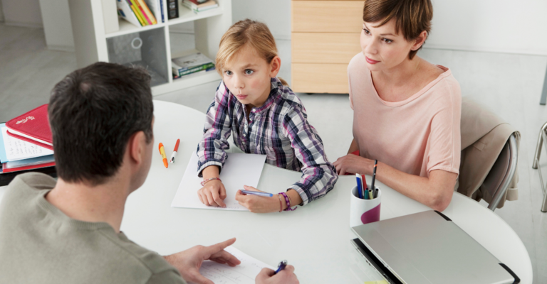 bambina con la mamma dallo psicologo