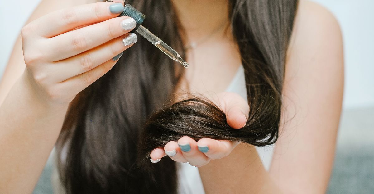 ragazza fa impacco ai suoi capelli